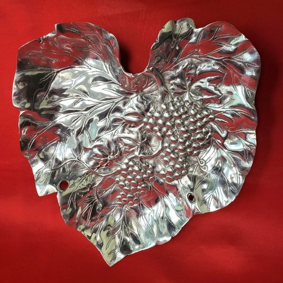 Vintage Grape Leaf Silver Tone Wall Hanging Decor - Picture 1 of 13